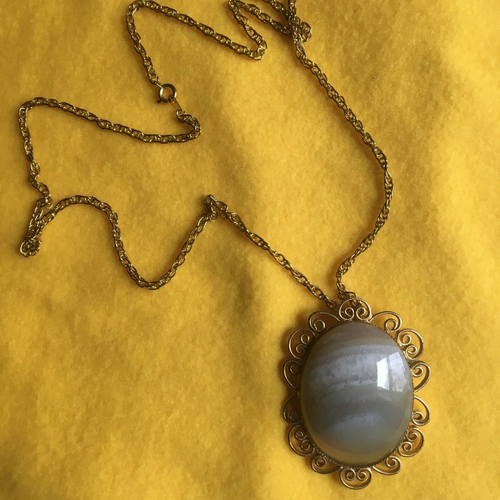 vintage gold tone agate brooch/necklace